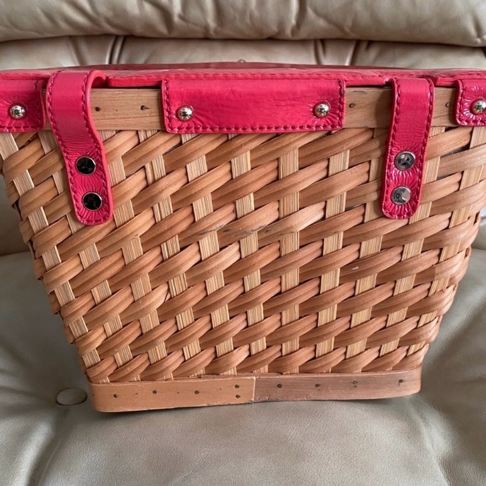 Kate Spade NWOT
Bicycle Picnic Basket Wicker Floral
Print
Cost: $375 - Picture 2 of 9